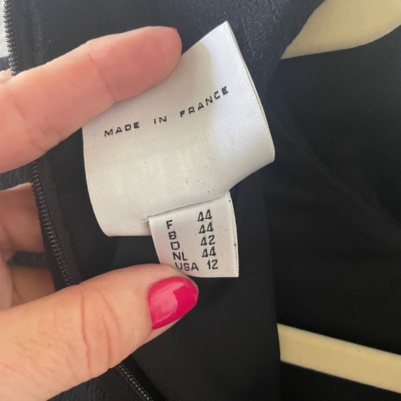 Classic mock turtleneck collar fully lined. Drop waist with wonderful detail - Picture 7 of 10